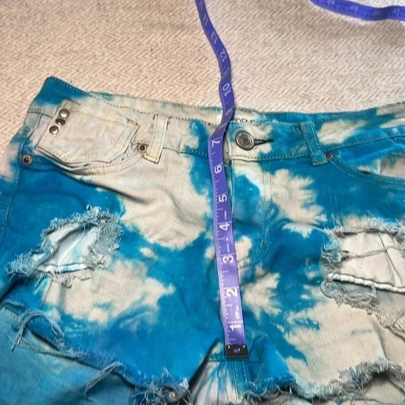 Ardene Turquoise & Pink Denim Shorts. Size 1 - Picture 7 of 8